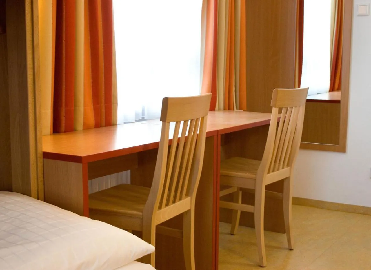 Hotel Ausbildungshotel St. Theresia Monaco di Baviera