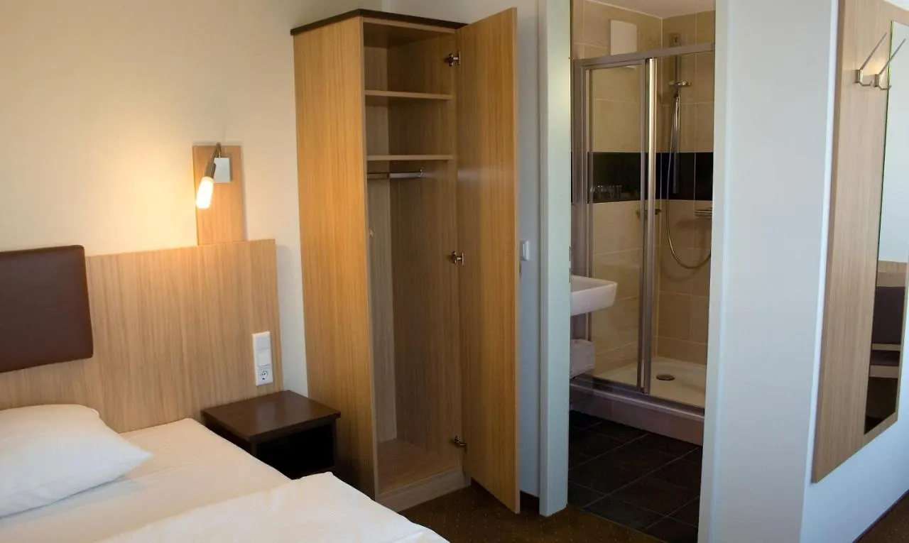 Ausbildungshotel St. Theresia Monaco di Baviera 2*,